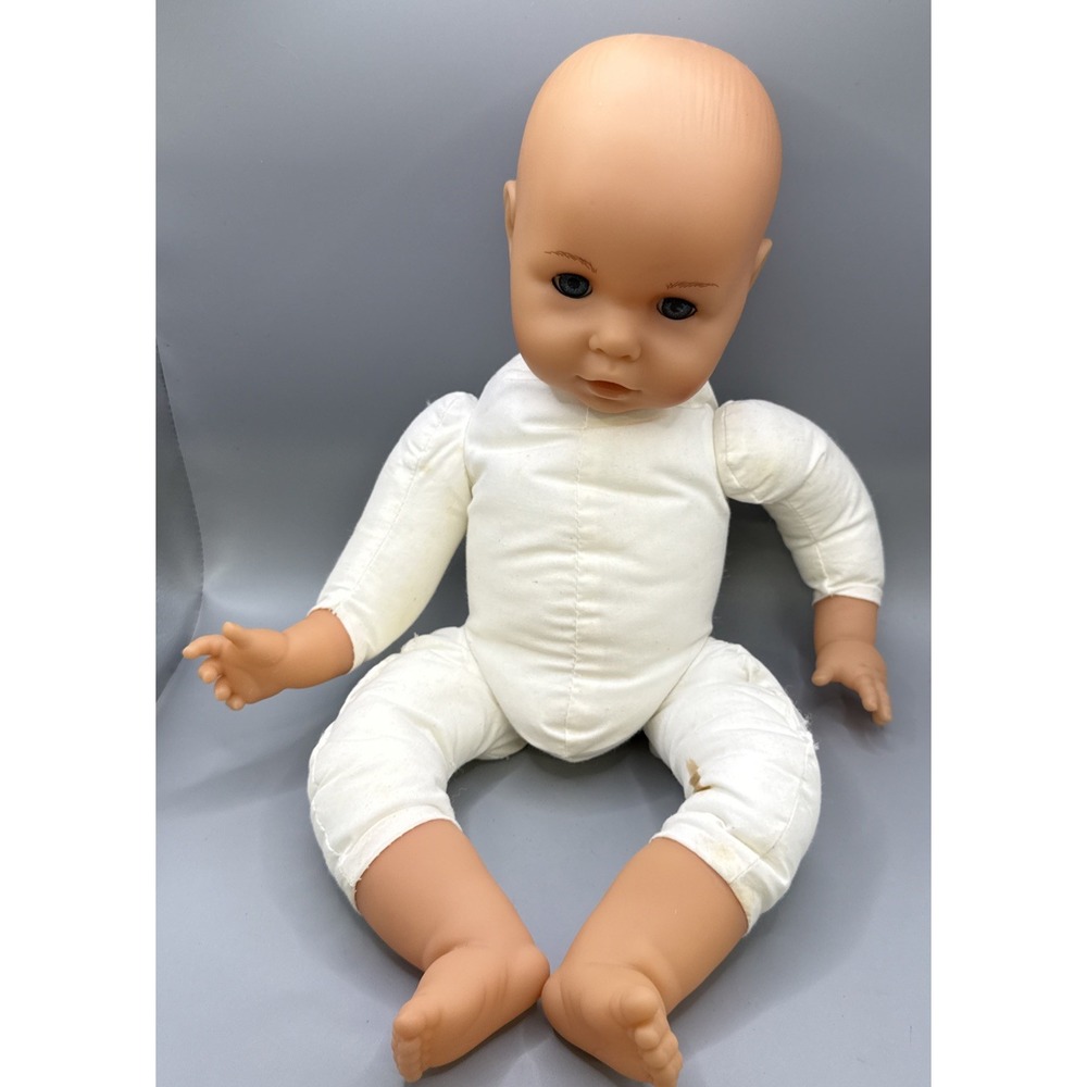 Lissi GMBH 96465 Neustadt Vintage Vinyl & Cloth Body Baby Doll 15"